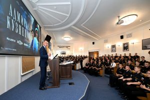В Санкт-Петербурге кадетам Нахимовского училища представили военно-историческую драму «Адмирал Кузнецов»